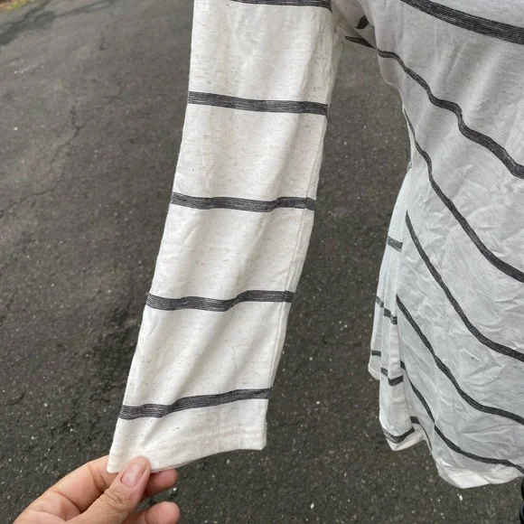 Intricate top by WHBM - Picture 4 of 7